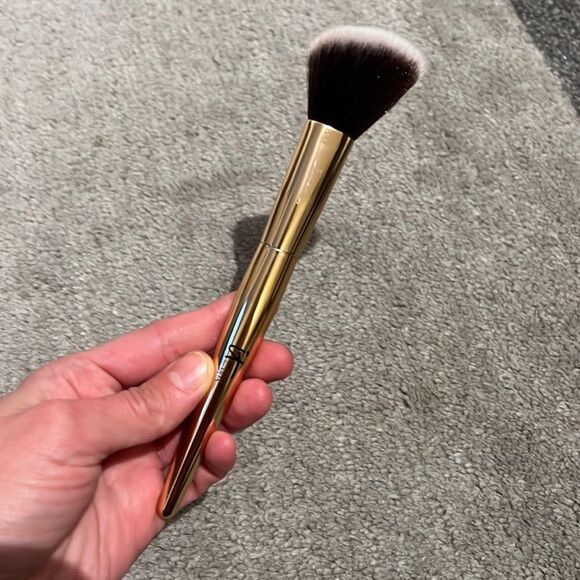 It Cosmetics Contour Brush - Picture 1 of 1